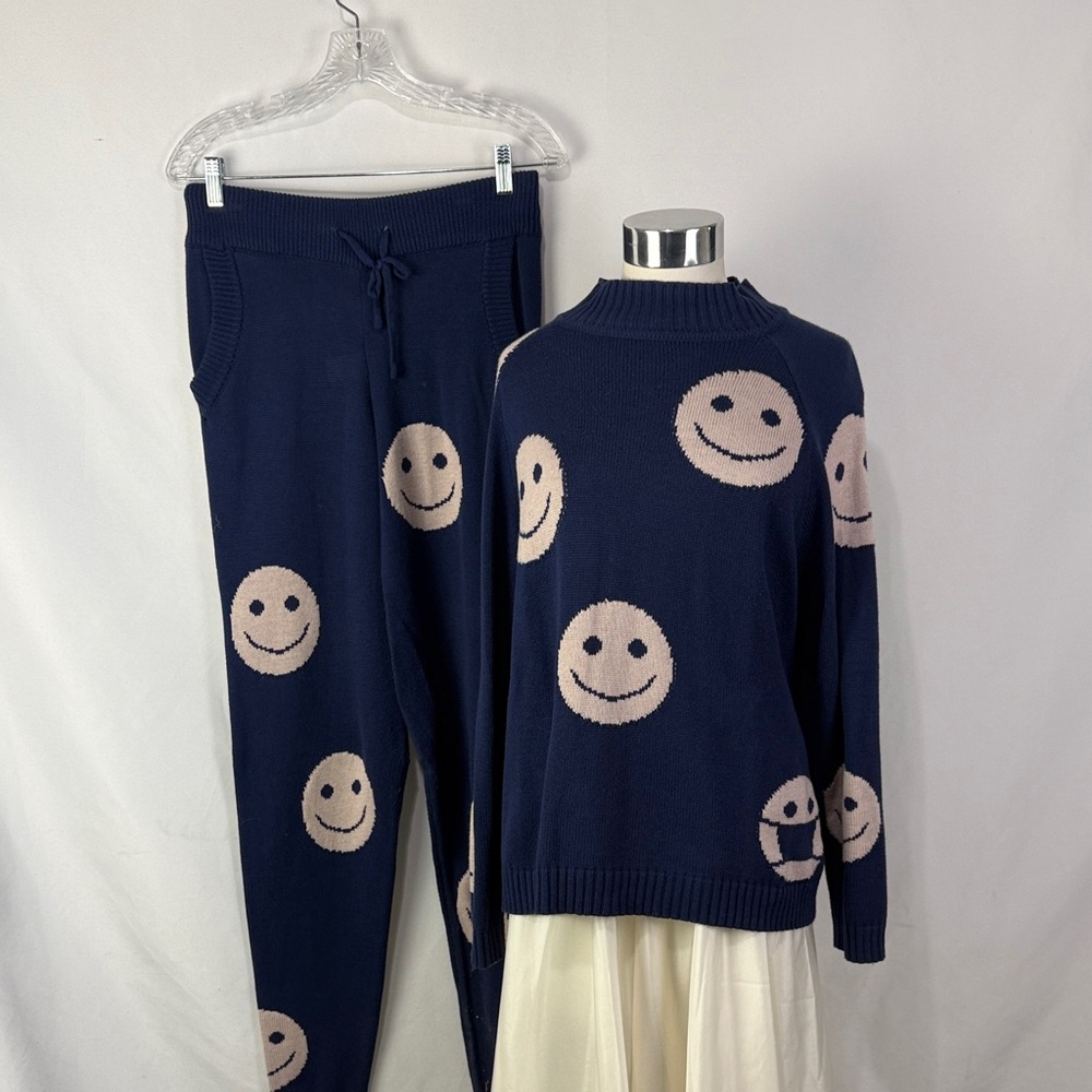 Fate Blue Smiley Face Sweatshirt Sweatpants Set